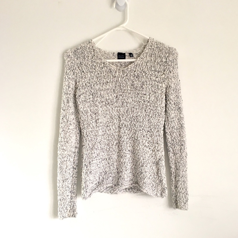 Saks Mixed Knit V Neck Pull Over Sweater Grey